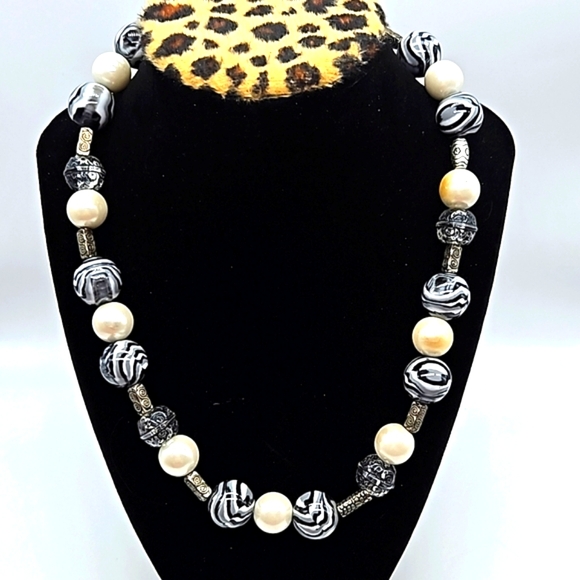 Art glass and pearl beads necklace - Picture 2 of 7